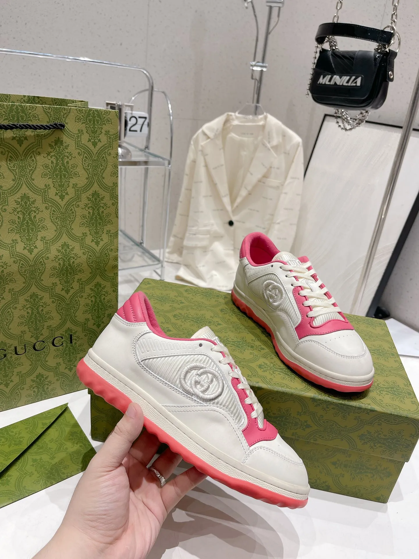 👟👟Ex-factory price 520👟👟 Gucci Gucci 2023 latest hot model MAC80 sneakers, couple style, casual, retro, old, dirty shoes, small dirty shoes, white shoes, original purchase, development, production, Gucci MAC80 new hot model series. The exquisite and compact interlocking double G logo romantically interprets the aesthetic concept of this series. Made of off-white leather, retro inspiration is cleverly integrated into the design of sports shoes, reinterpreting the brand logo. Fabric: Original custom imported first-layer cowhide. Lining: Original custom imported breathable mesh. Outsole: Original molded two-color TPU outsole. Sole thickness: 3CM. Size: Women's 35-40 / Men's 39-45.